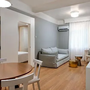 κάντε κράτηση εδώ